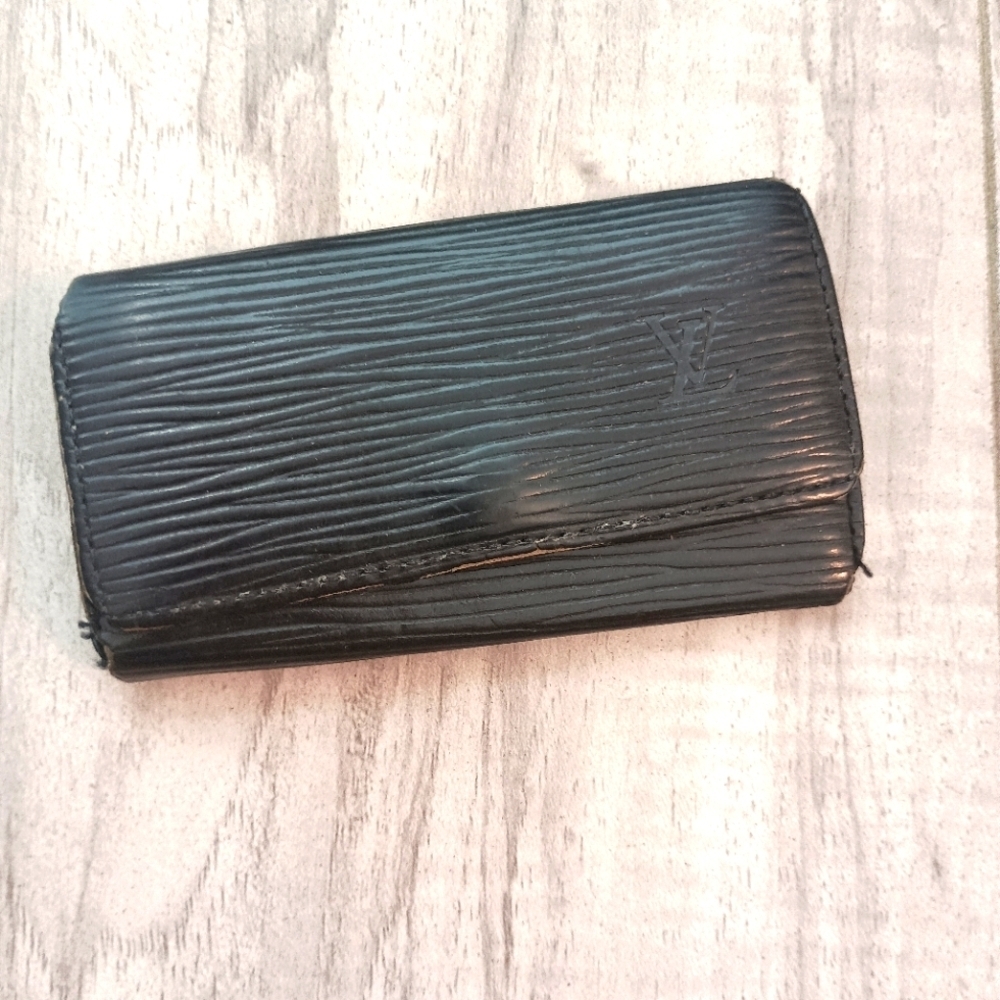 Authentic Louis Vuitton Black Epi Leather 4 Key Case Holder